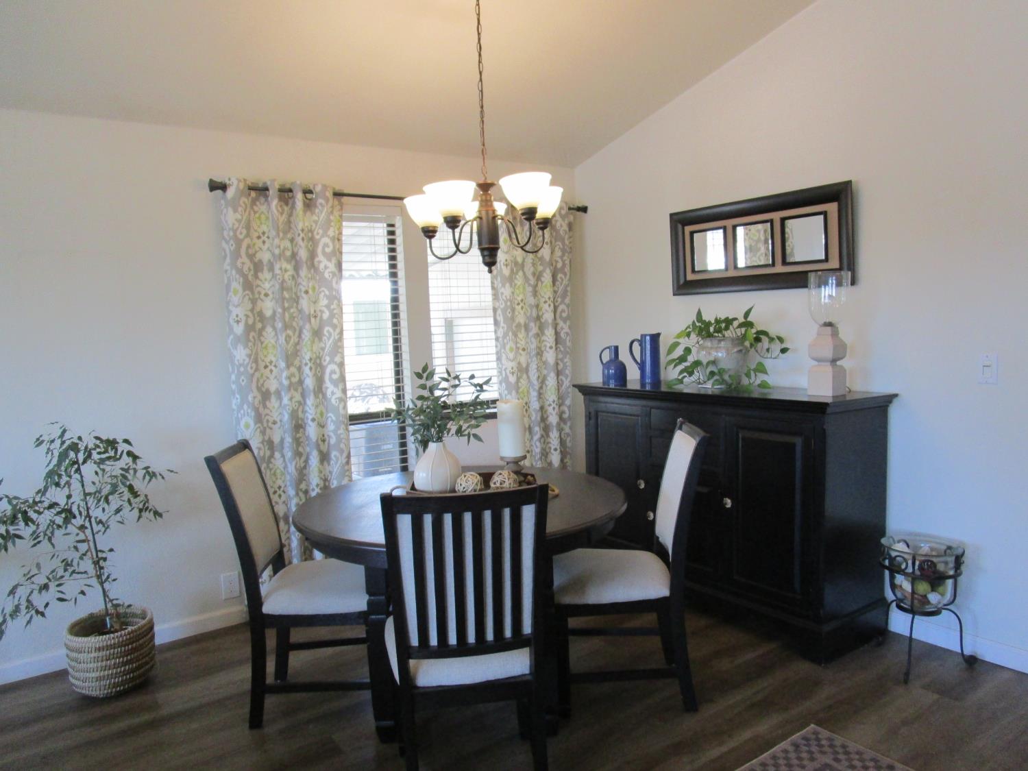 1500 Held Drive, Unit 94 Modesto, CA 95355 - Photo 6 of 32 Dining Area