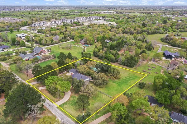 $850,000 | 6 Lori Lane, College Station, TX 77845