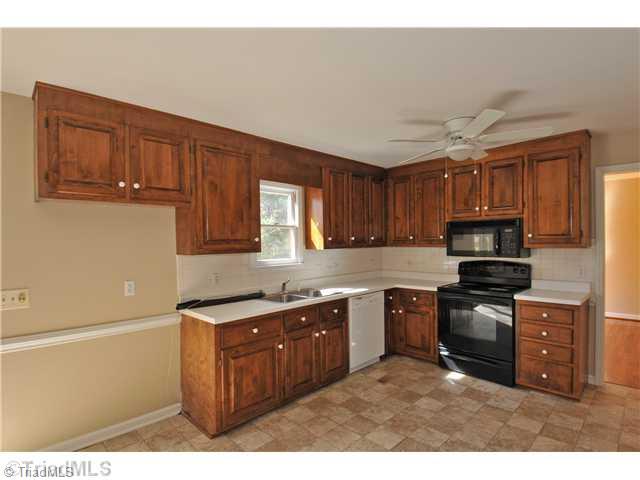 6969 Styers Ferry Road Clemmons, NC 27012 - Photo 4 of 12 Kitchen.