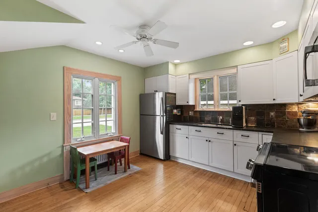 $425,000 | 345 East Russell Street, Barrington, IL 60010