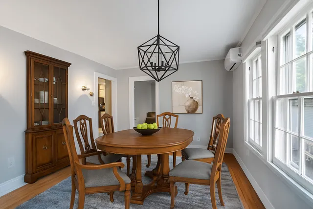 $425,000 | 345 East Russell Street, Barrington, IL 60010