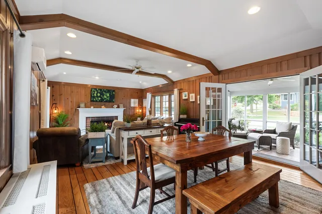 $425,000 | 345 East Russell Street, Barrington, IL 60010