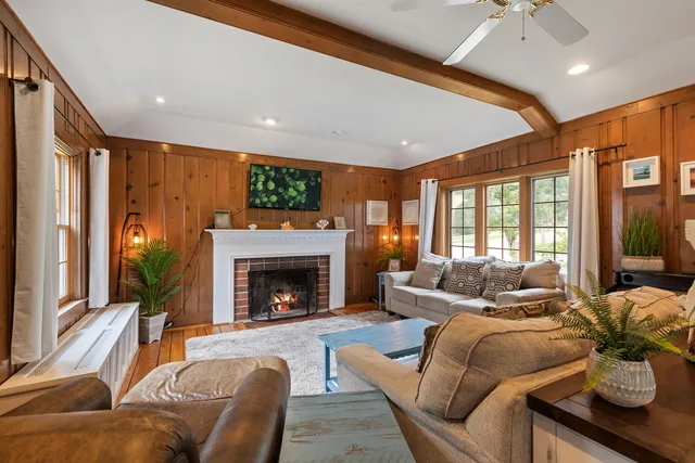 $425,000 | 345 East Russell Street, Barrington, IL 60010