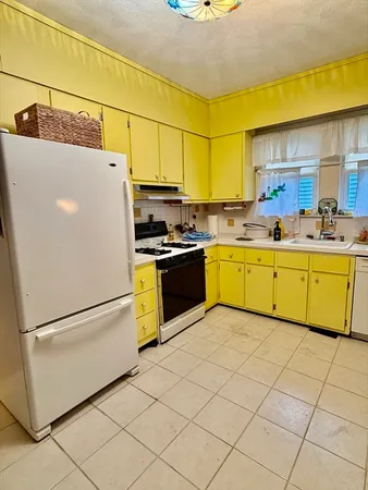 $3,800 | 30 Harrington Street, Unit 1, Revere, MA 02151