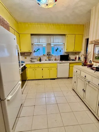 $3,800 | 30 Harrington Street, Unit 1, Revere, MA 02151