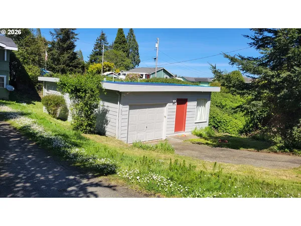 $225,000 | 400 State Street, North Bend, OR 97459