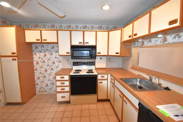 $170,000 | 2908 Carambola Circle South, Unit 402, Coconut Creek, FL 33066