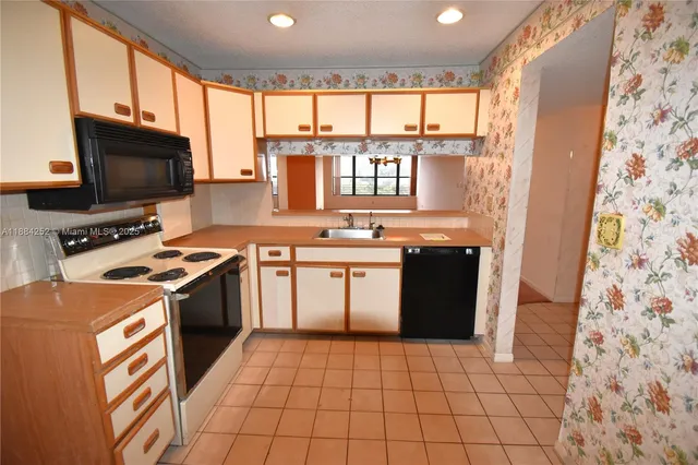 $170,000 | 2908 Carambola Circle South, Unit 402, Coconut Creek, FL 33066