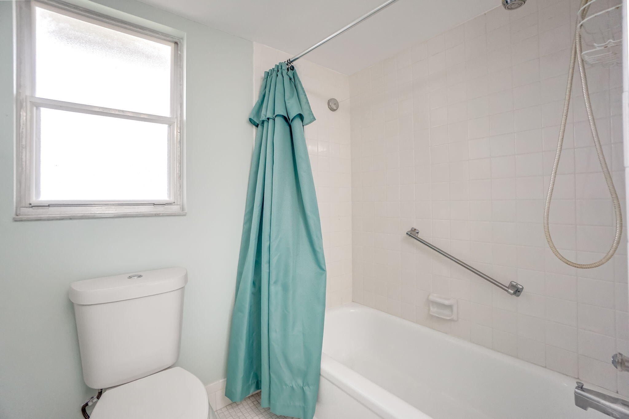 3951 Via Poinciana, Unit 114 Lake Worth, FL 33467 - Photo 22 of 34 a bathroom with a toilet and a bathtub