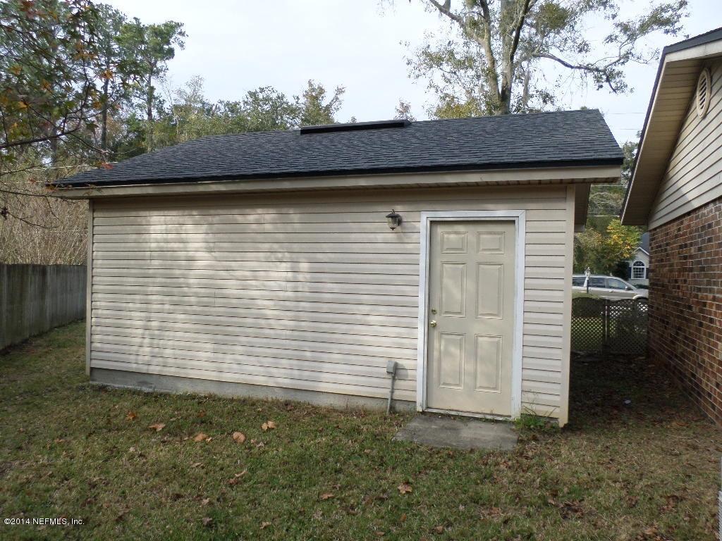 11685 Mandarin Road Jacksonville, FL 32223 - Photo 18 of 21 a backyard of a house