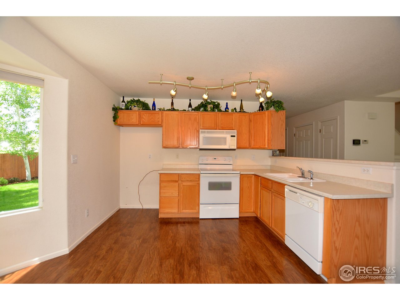 Spacious Eat-In  Kitchen