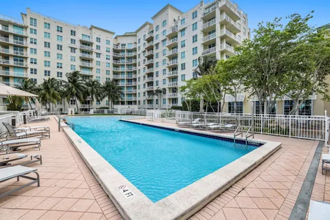 $435,000 | 450 North Federal Highway, Unit 1213, Boynton Beach, FL 33435