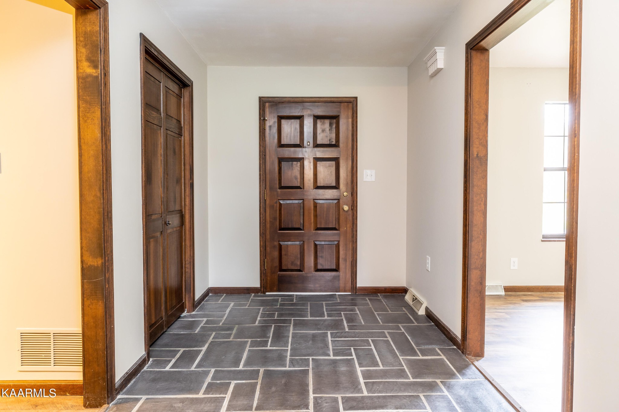118 Candora Road Maryville, TN 37804 - Photo 6 of 43 Gallery Image 6