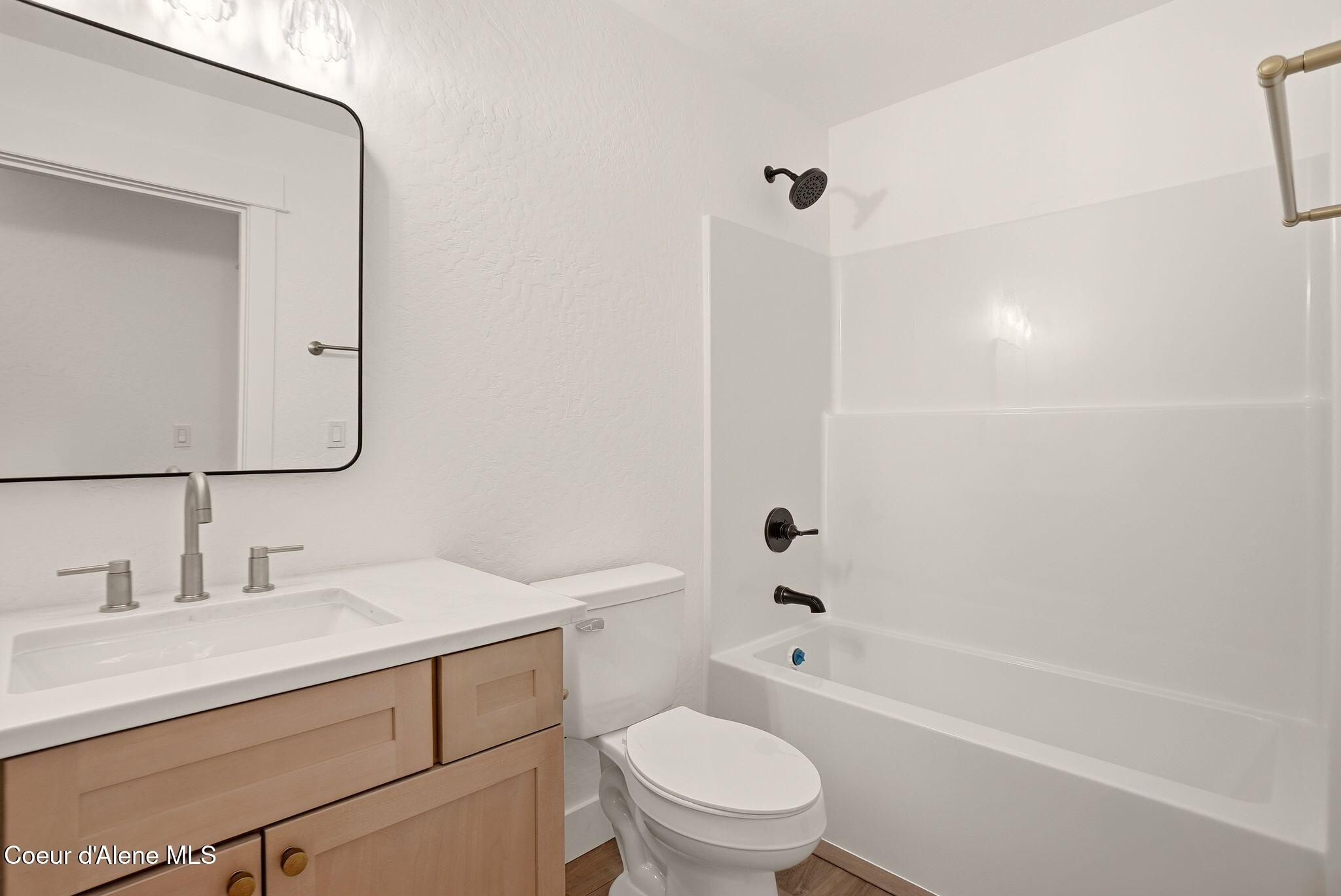 3476 Blaze Loop Post Falls, ID 83854 - Photo 26 of 33 Full Main Bathroom
