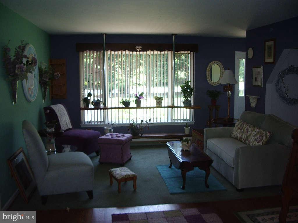 12026 Fingerboard Road Monrovia, MD 21770 - Photo 8 of 29 Living Room