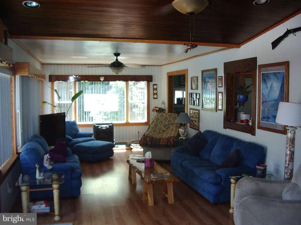 12026 Fingerboard Road Monrovia, MD 21770 - Photo 9 of 29 Family Room