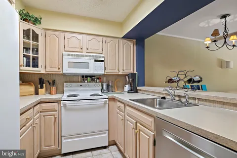 $269,900 | 1704 North Park Drive, Unit A313, Wilmington, DE 19806