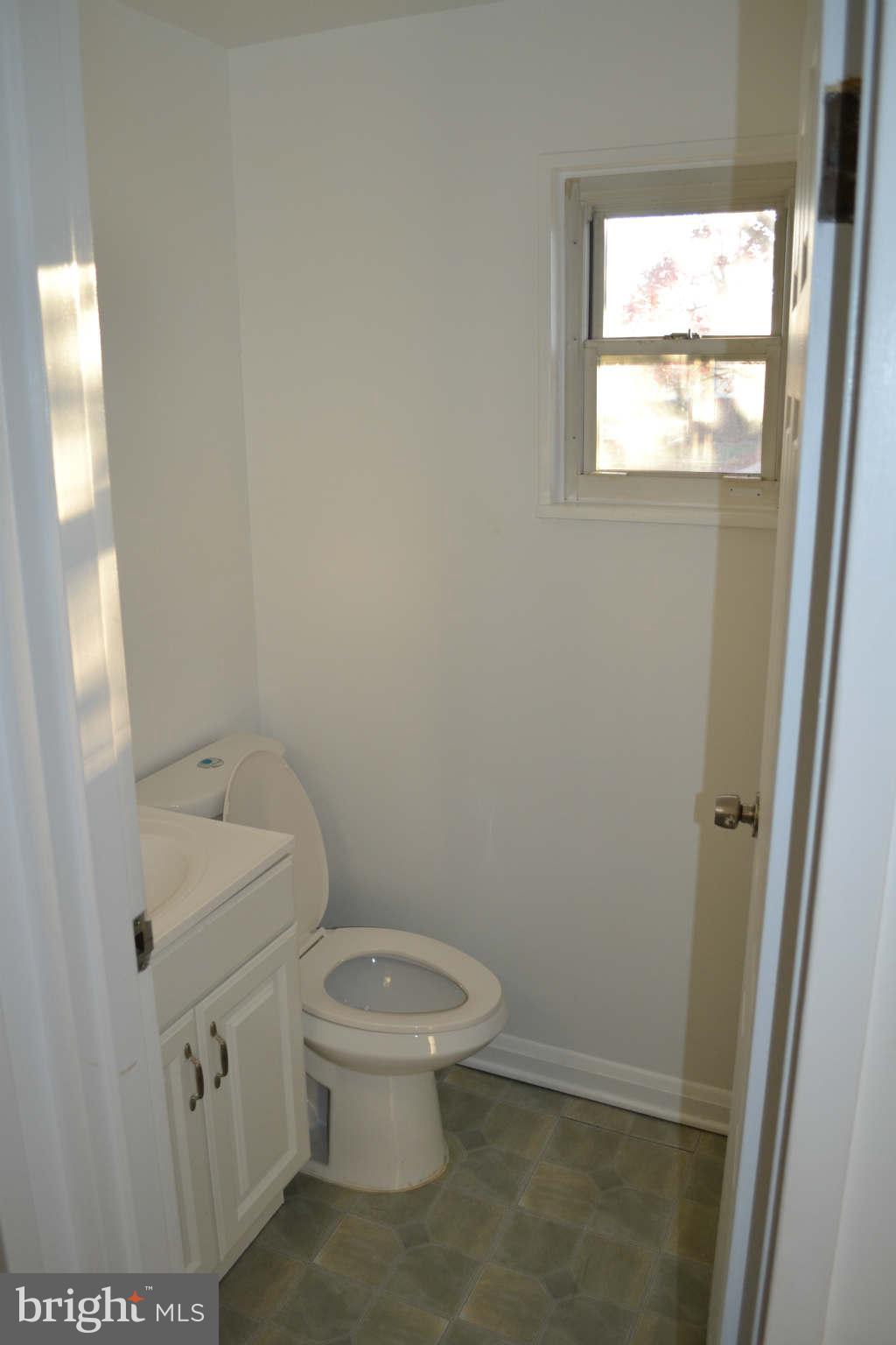6826 Fox Meadow Road Baltimore, MD 21207 - Photo 3 of 13 Bath