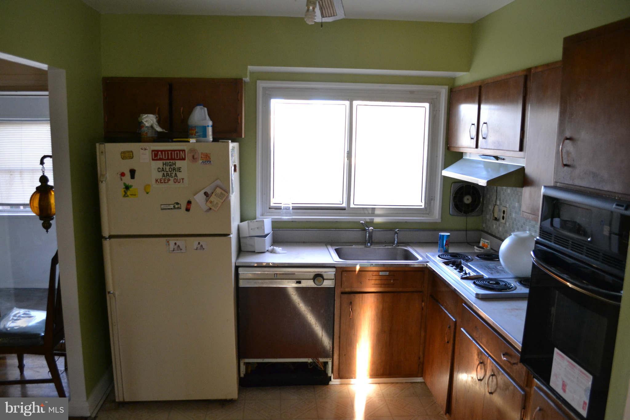 6826 Fox Meadow Road Baltimore, MD 21207 - Photo 4 of 13 Kitchen