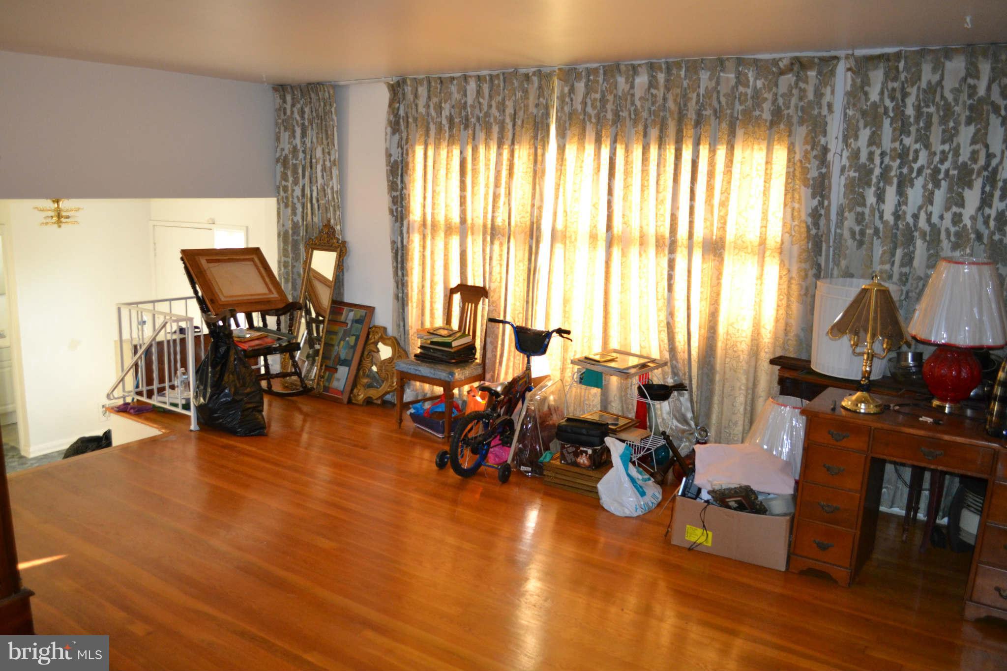 6826 Fox Meadow Road Baltimore, MD 21207 - Photo 7 of 13 Living Room