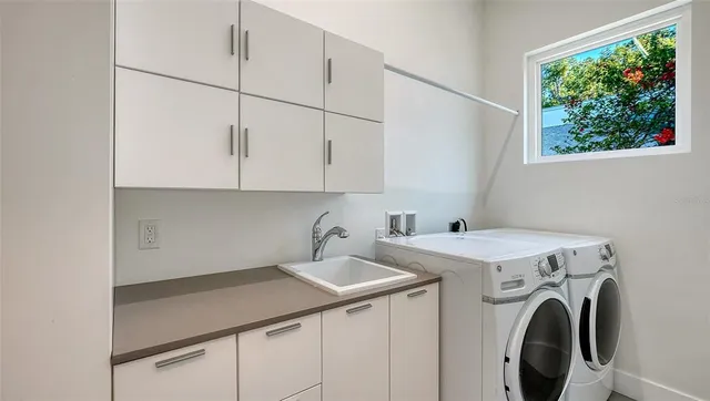 $1,395,000 | 2254 Hawthorne Street, Sarasota, FL 34239