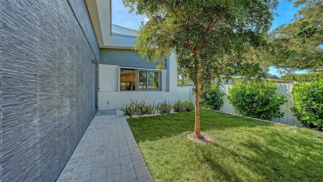 $1,395,000 | 2254 Hawthorne Street, Sarasota, FL 34239