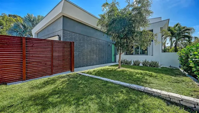 $1,395,000 | 2254 Hawthorne Street, Sarasota, FL 34239