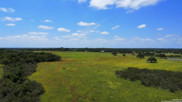 $849,999 | 1922 County Road 407, Yoakum, TX 77995