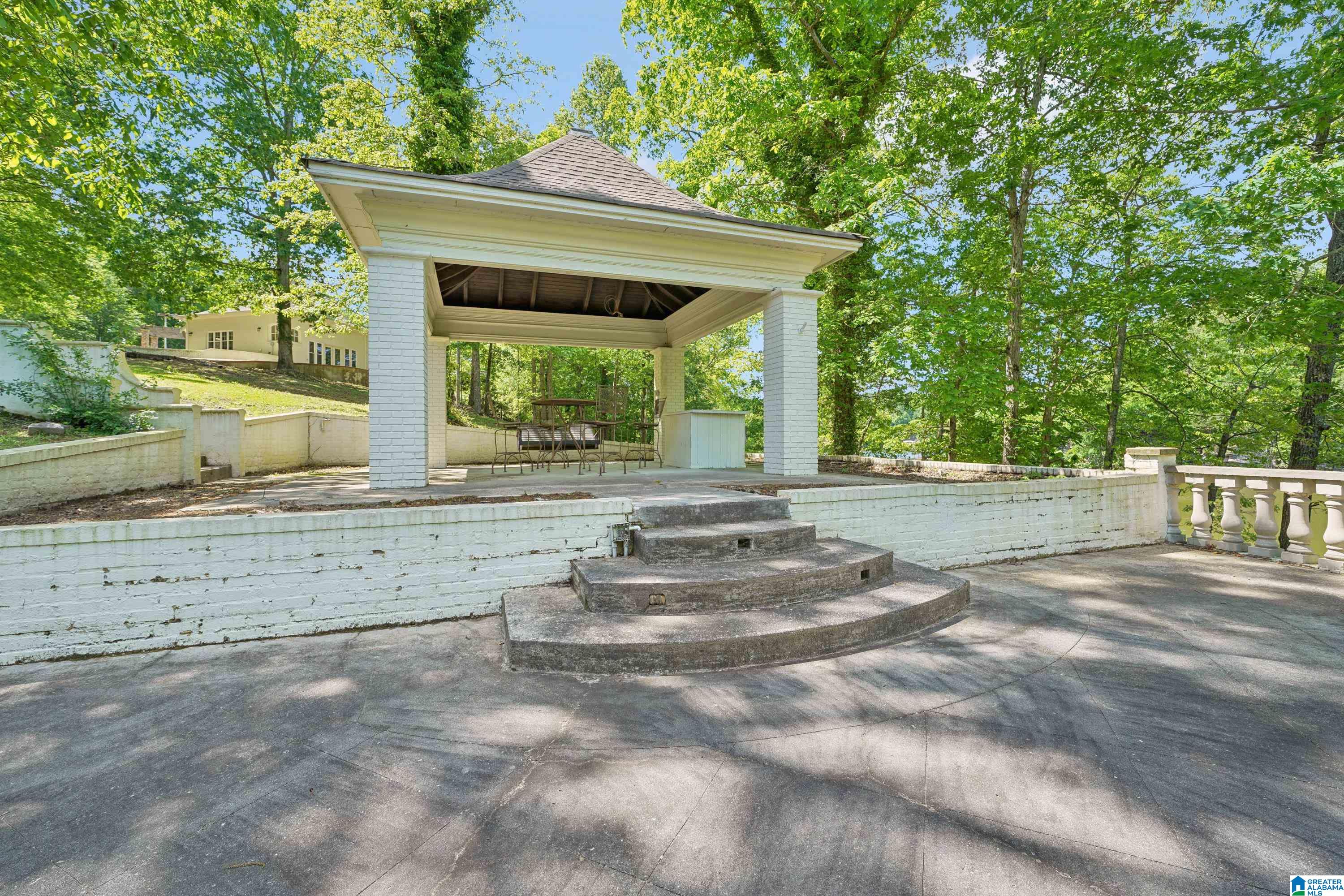 135 Sunset Boulevard Oneonta, AL 35121 - Photo 10 of 92
