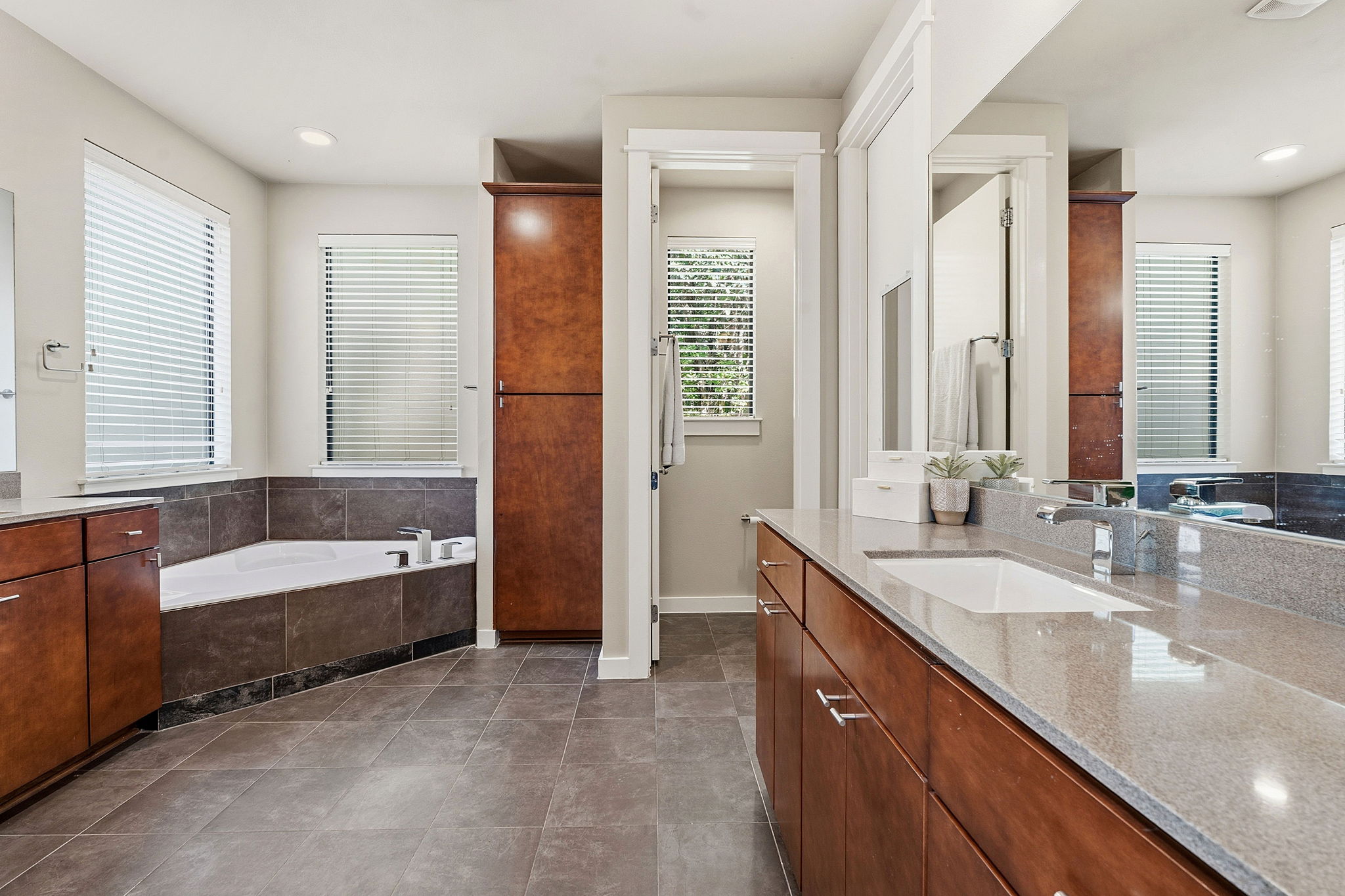 2911 Corbin Lane Austin, TX 78704 - Photo 15 of 37 a bathroom with a tub sink and mirror