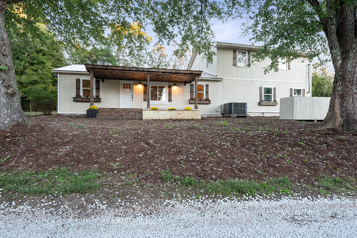 1697 Oakland Road Philadelphia, TN 37846 - Photo 3 of 34 DSC_2556