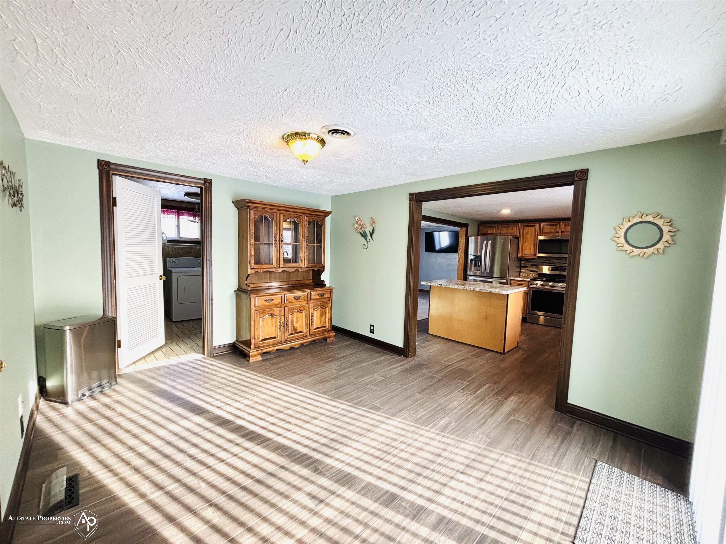 6304 Lapeer Road Burton, MI 48509 - Photo 6 of 24 50196076-badf80fd-d62b-4656-8f51-3f97eb99eb87.JPG