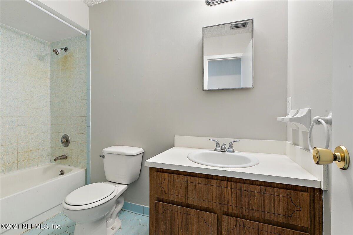 12218 Yellow Bluff Road Jacksonville, FL 32226 - Photo 9 of 23 09-Bathroom