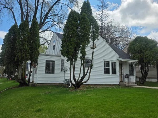 $1,250 | 427 North Henrietta Avenue, Rockford, IL 61101