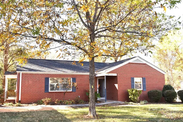 $1,850 | 320 West Stewart Avenue, Mooresville, NC 28115