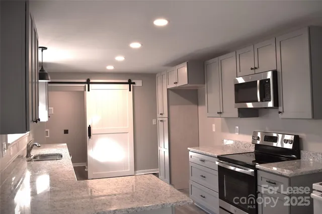 $1,850 | 320 West Stewart Avenue, Mooresville, NC 28115