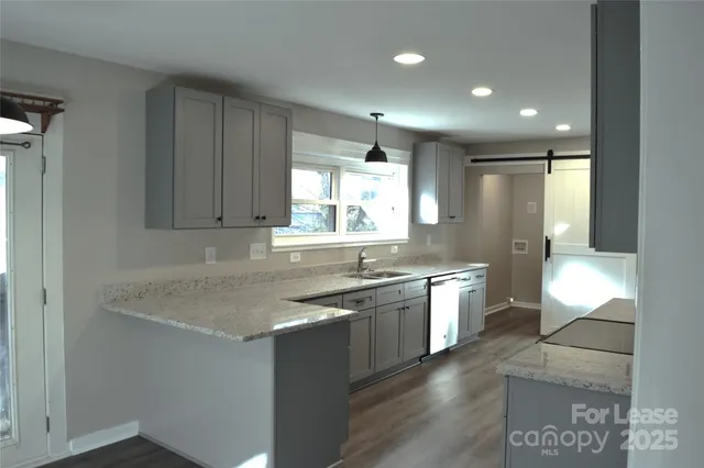 $1,850 | 320 West Stewart Avenue, Mooresville, NC 28115