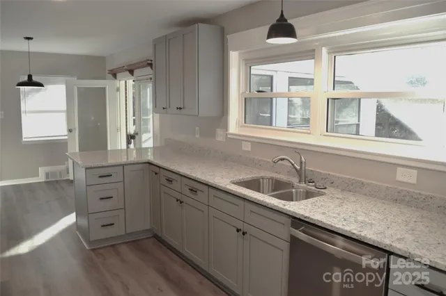 $1,850 | 320 West Stewart Avenue, Mooresville, NC 28115