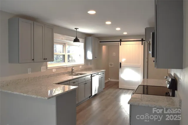 $1,850 | 320 West Stewart Avenue, Mooresville, NC 28115