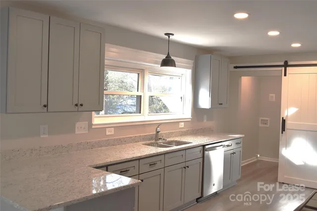 $1,850 | 320 West Stewart Avenue, Mooresville, NC 28115