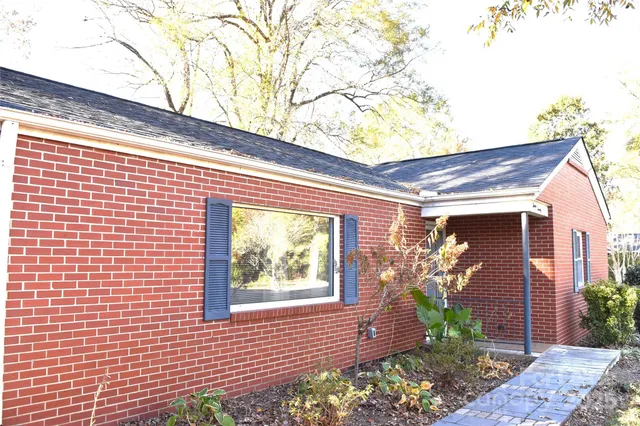 $1,850 | 320 West Stewart Avenue, Mooresville, NC 28115