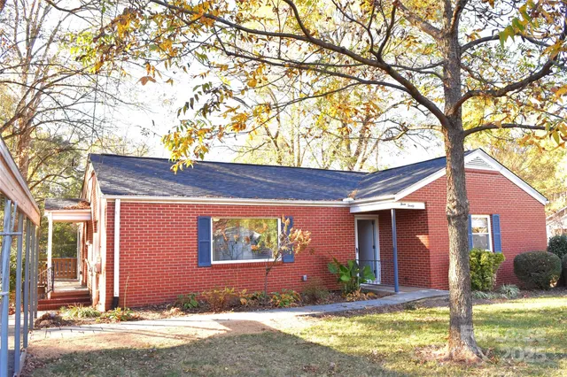 $1,850 | 320 West Stewart Avenue, Mooresville, NC 28115