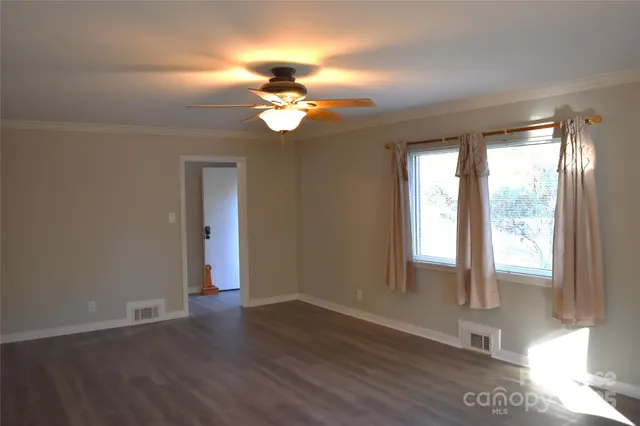 $1,850 | 320 West Stewart Avenue, Mooresville, NC 28115