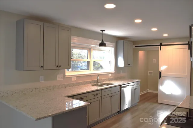 $1,850 | 320 West Stewart Avenue, Mooresville, NC 28115