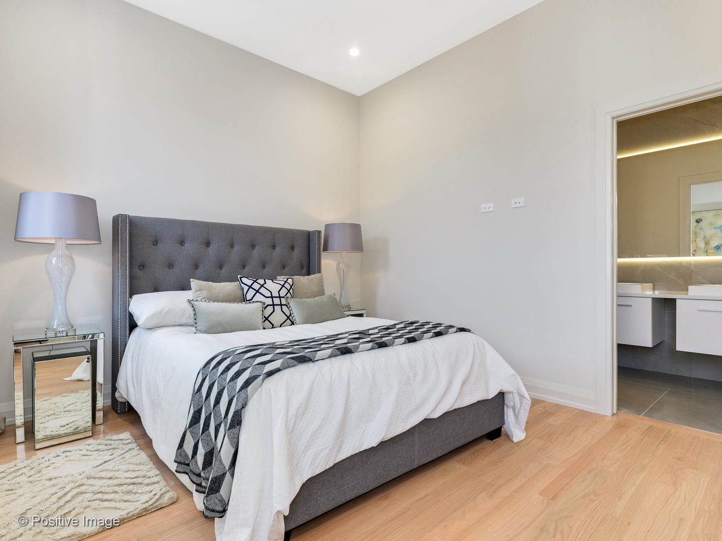 6915 North Western Avenue, Unit 2 Chicago, IL 60645 - Photo 19 of 25 a bedroom with a bed and a lamp