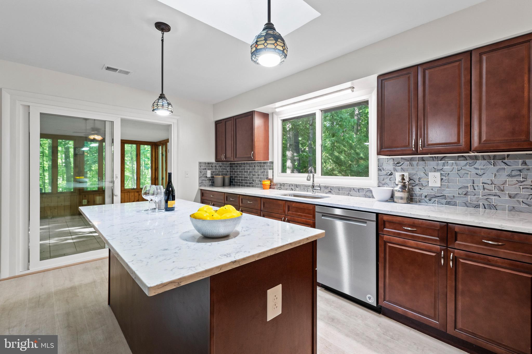 11830 Larry Road Fairfax, VA 22030 - Photo 7 of 24 Gallery Image 7