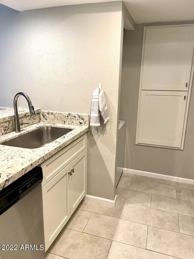 9711 East Mountain View Road, Unit 1502 Scottsdale, AZ 85258 - Photo 18 of 42 kitchen2