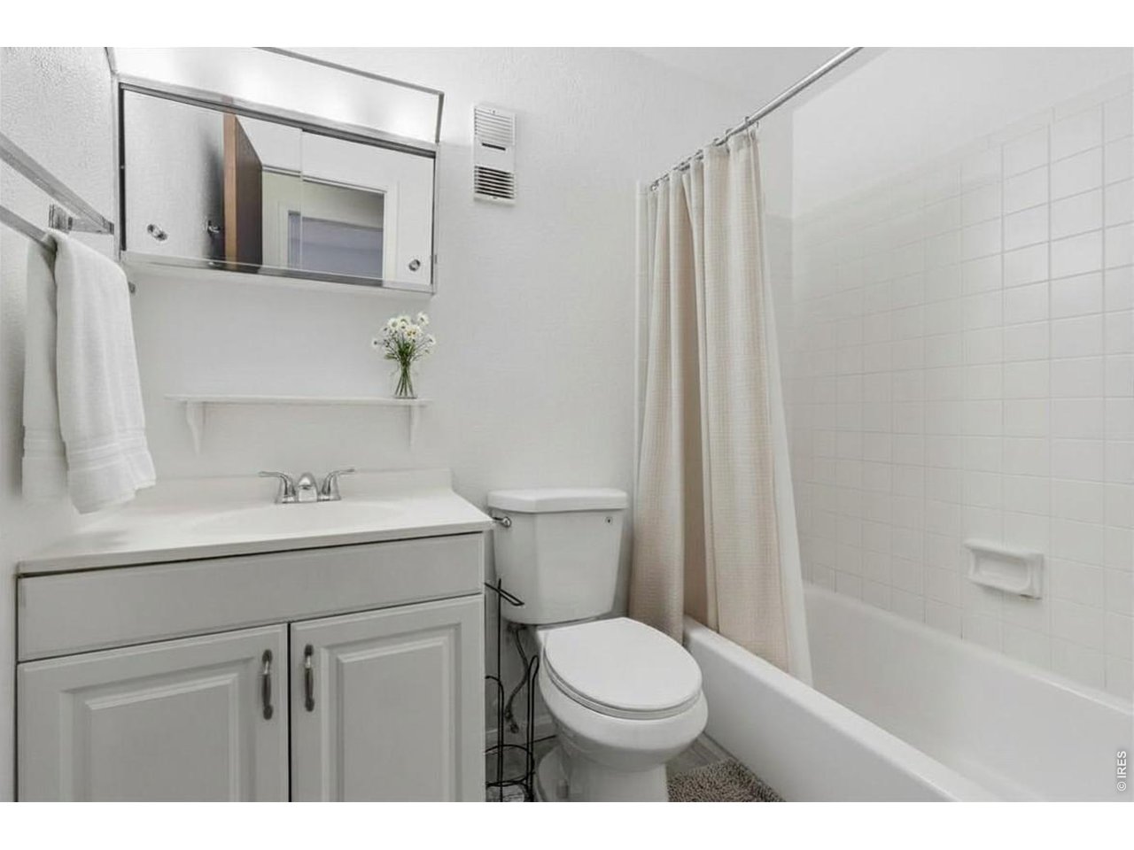 6505 Kalua Road, Unit 302B Boulder, CO 80301 - Photo 9 of 16 guest bath