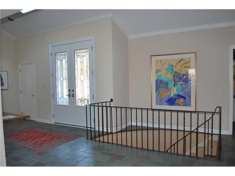 939 Valleyview Road Mt. Lebanon, PA 15243 - Photo 3 of 21 Entry/Foyer.