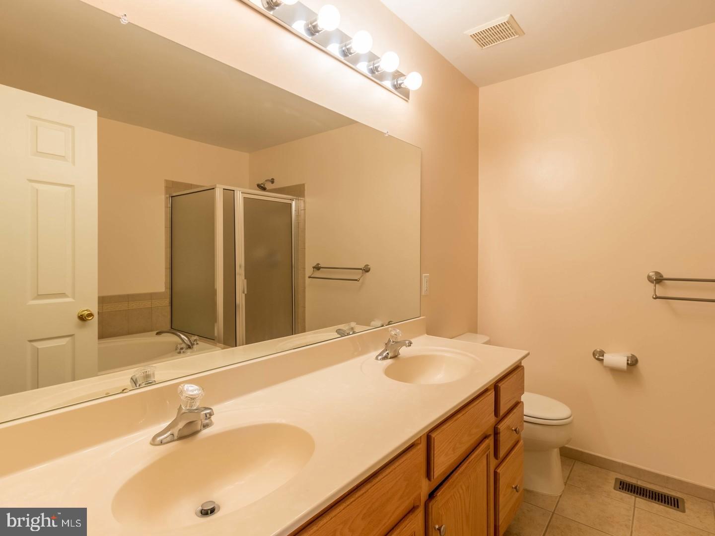 38 Cypress Point Road Westampton, NJ 08060 - Photo 21 of 32 Bathroom